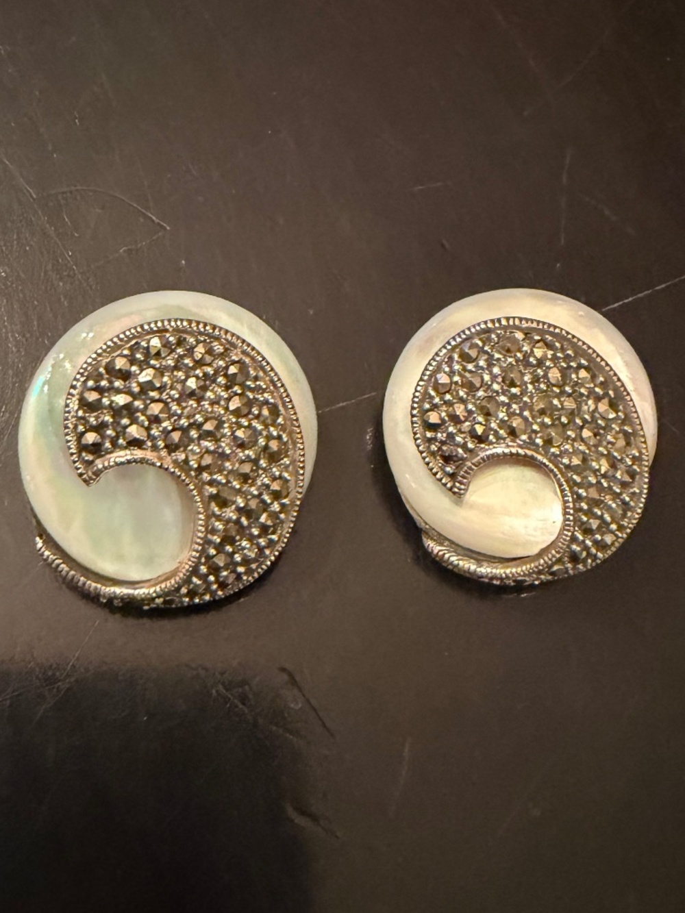 VTG 7/8" Round 925 Sterling Mother of Pearl & Marcasite  Swoop Clip On Earrings